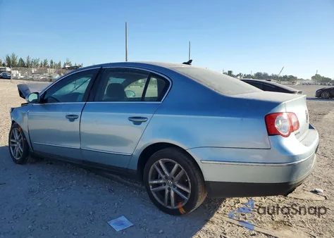 2008 Volkswagen Passat Lux z USA, uszkodzony, nr VIN WVWEK93C68E028474